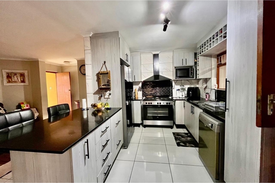 3 Bedroom Property for Sale in Windsor Park Estate Western Cape